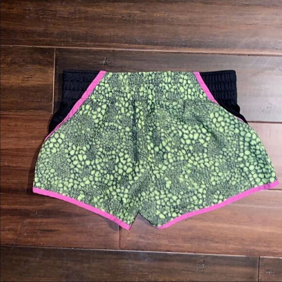 Nike Shorts   - Picture 3 of 4